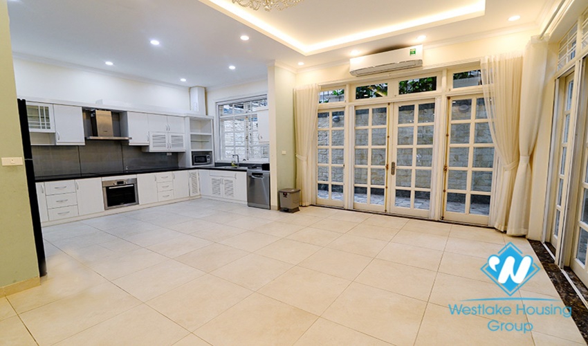 Newly renovated 5 bedroom villa for rent near UNIS school 